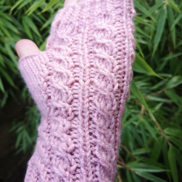 Rose Pink Seamless Fingerless Texting Mittens Gloves Handmade in Canada NEW - Picture 4 of 7